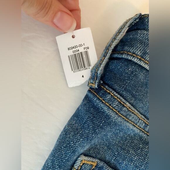 OLD Navy Women's 4 High-Rise O.G. Straight Secret-Smooth Pockets Ripped Cut Offs - Picture 5 of 8